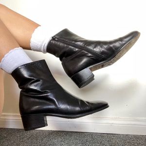 Vintage Cole Haan black leather ankle boots✨